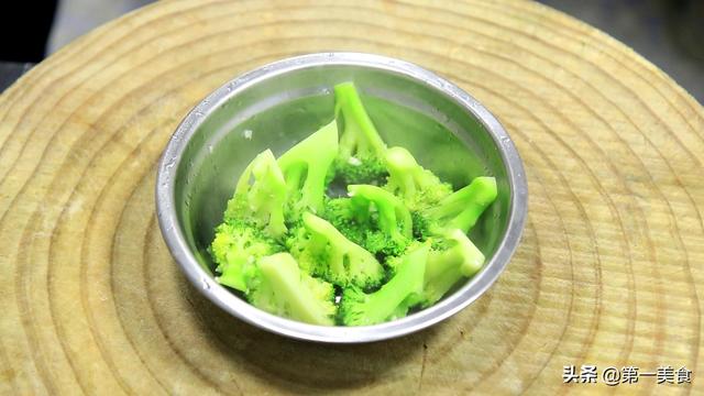 西兰花怎样做好吃，西兰花怎样做才会更好吃（厨师长分享西兰花简单好吃的做法）