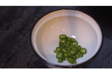 夕颜花是牵牛花吗，花语比较虐心的花（它这落苏的别名同样动人）