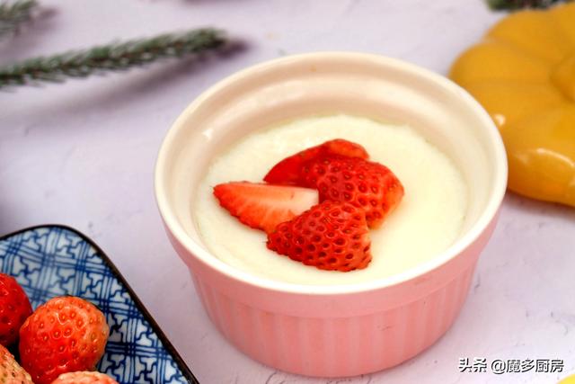 最简单的双皮奶制作方法，超级简单的自制双皮奶（改良做法太简单）