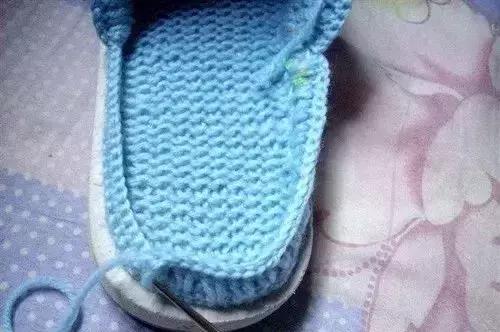 怎么钩毛线拖鞋，学钩毛线拖鞋视频教程（钩针编织的蝴蝶图案的棉拖鞋）