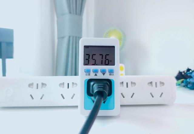 半导体制冷冰箱，什么是半导体制冷冰箱（倍思小冰屋学生冰箱评测）