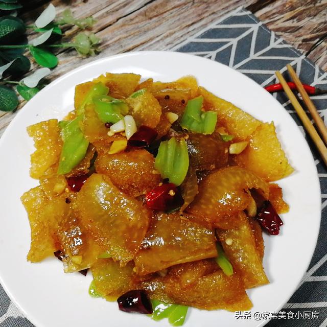干皮肚怎么泡，干皮肚怎么泡能泡的多（尖椒炒皮肚这样做香辣入味）