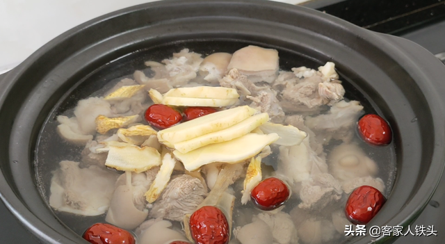 羊肉汤的做法大全，想要好喝别乱加料（羊肉汤的家常做法视频）