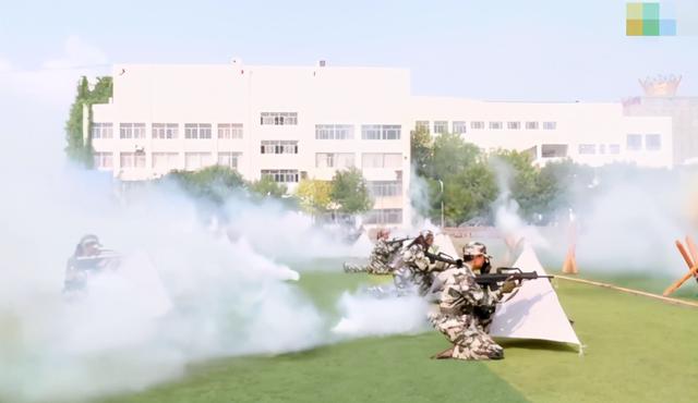 军训被子怎么叠，教你如何叠军被（军训的n种打开方式）