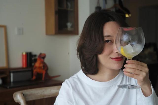 金汤力是什么，汤力水是什么（4种原料把鸡尾酒调成喝不起的样子）