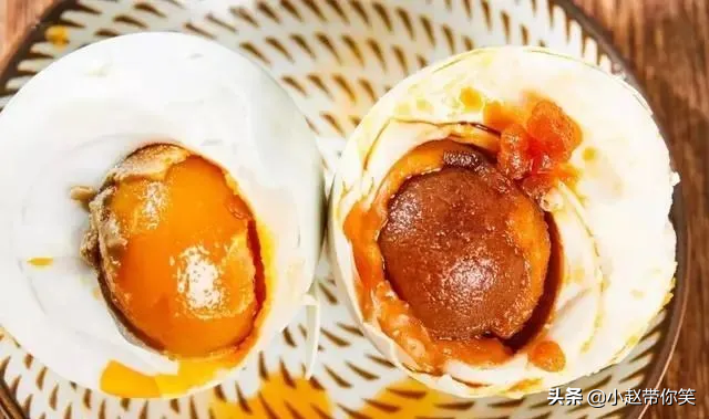 咸鸭蛋放了一年能吃吗，咸鸭蛋放一年了还能不能吃（咸鸭蛋放一年了还能不能吃了）