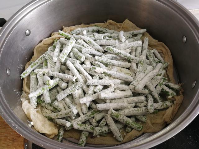 素炒豆角怎么炒好吃，豆角怎么炒着好吃（素炒的豆角比肉解馋）