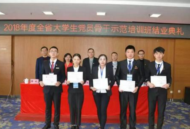 入党申请书抄袭后果，抓住机会在大学入党