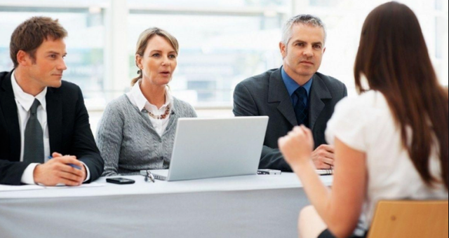 做什么工作的高情商回复，职场高情商回复（面试官：对于家庭与事业）