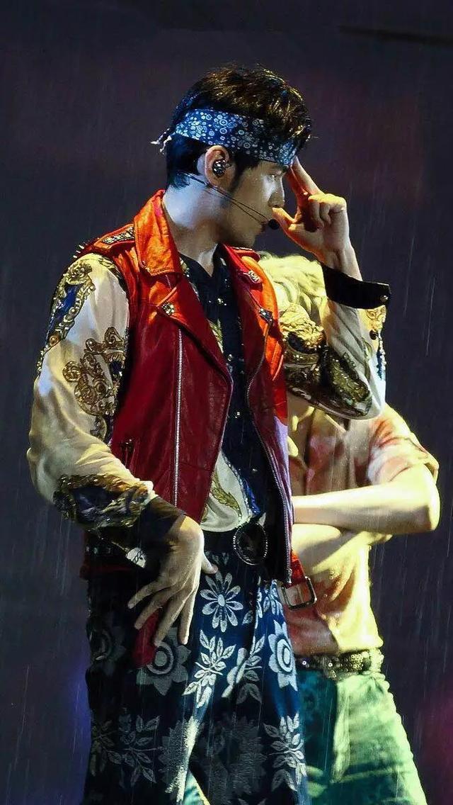 周杰伦高清图片，周杰伦照片（周杰伦高清壁纸：我不曾等雨停）