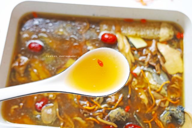 乌鸡汤怎么炖最有营养，乌鸡汤怎么炖最有营养又不上火（乌鸡汤怎么炖才好喝不油腻又营养）