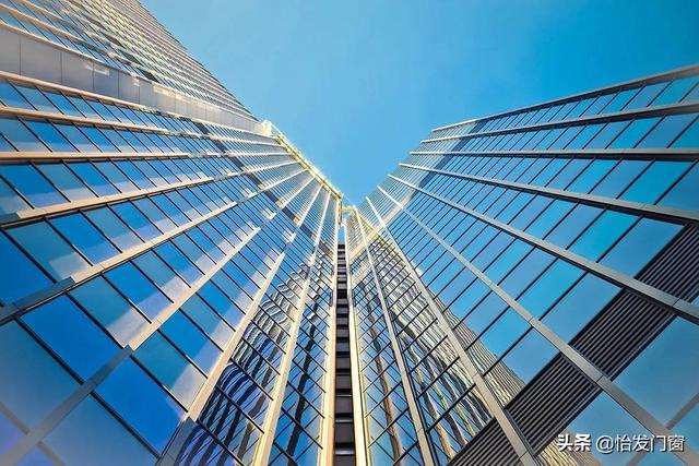 玻璃自爆的原因有哪些，玻璃防爆膜多少钱一平方（怡发门窗小贴士来咯）