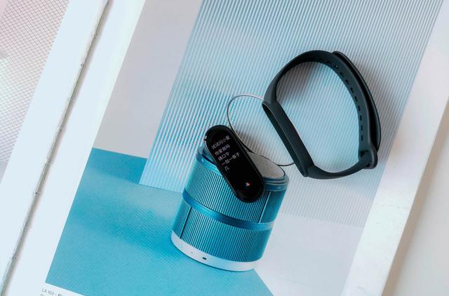 小米手环充电需要大力扣吗，小米手环使用前要不要充满电（干掉按键+血氧检测+心率监测）