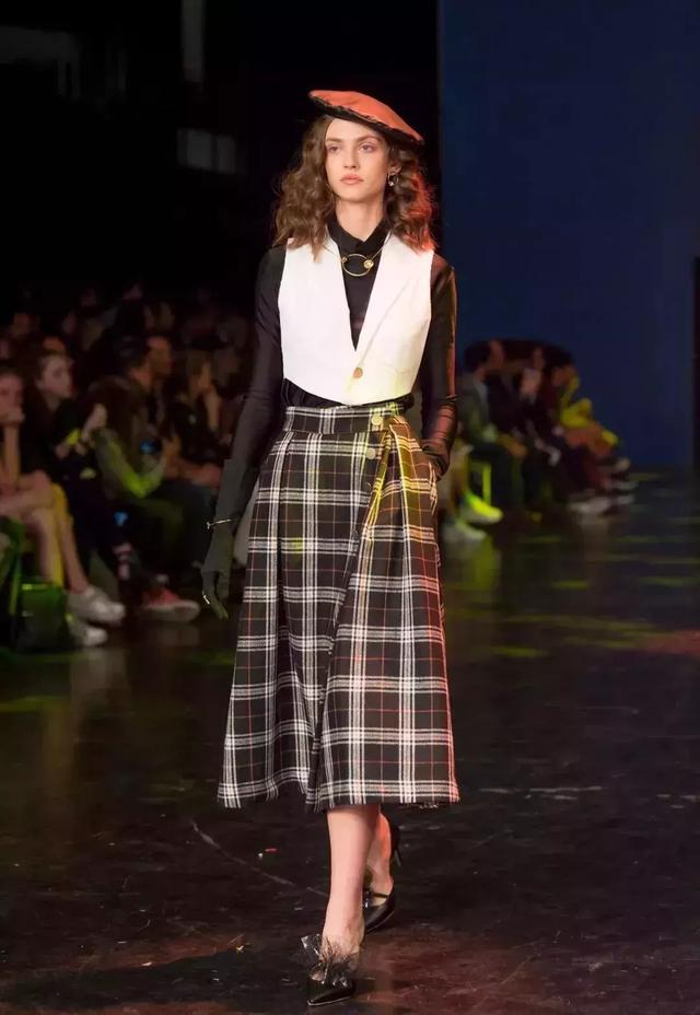 千鸟格什么意思,千鸟格含义是什么(今秋一定要穿格纹) 千鸟格什么意思,千鸟格含义是什么(今秋一定要穿格纹)