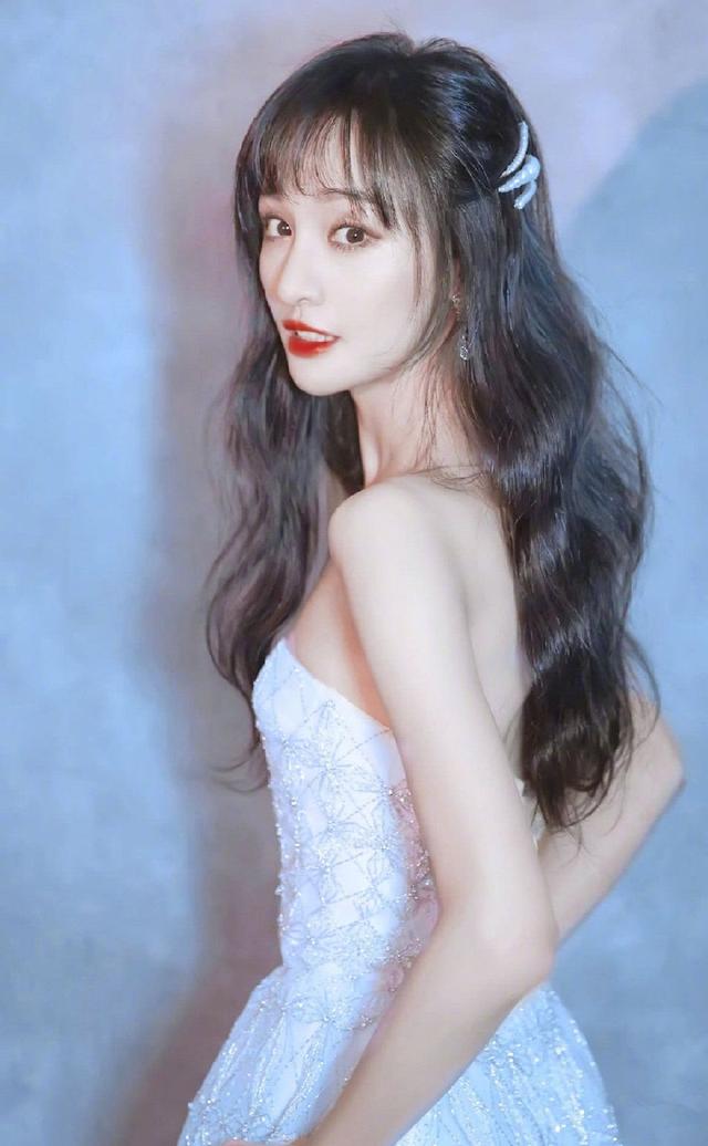 被罚3个亿，所有影视作品全部下架，郑爽真的是不见棺材不落泪