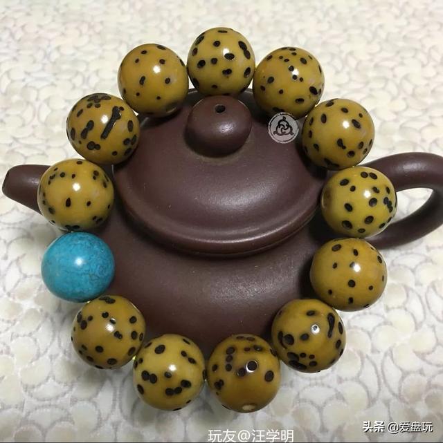 桃核手串什么样的最名贵，什么品种的桃核手串好有价值（这6种“白菜价”手串）