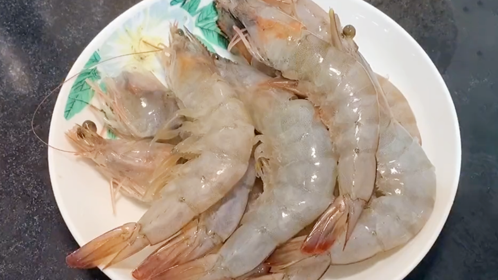 图片[2]-【盐焗大虾】做法步骤图 比饭店还要好吃 新手一看就会-起舞食谱网
