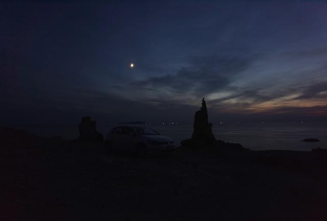 手机拍月亮参数，能拍月亮的手机有哪些（用手机这样拍出高级感创意月亮照片）