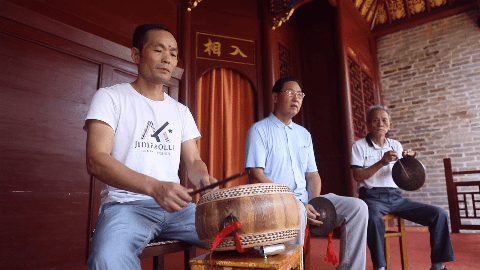 学吹唢呐最快的方法，怎样快速学会吹唢呐（在信丰传了四代人的唢呐）