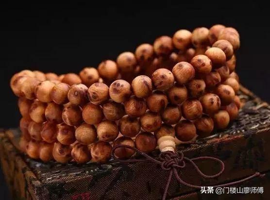 男士带手串十大禁忌，男戴银手链有什么讲究（这才是文玩手串的正确打开广式）