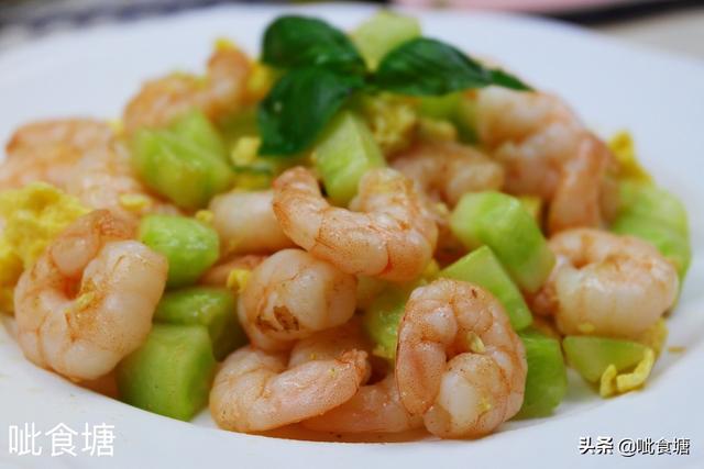 炒黄瓜怎么做好吃，鸡蛋炒黄瓜怎么做好吃（好吃好看的黄瓜炒虾仁）