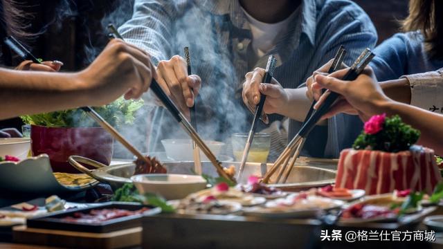 怎么用微波炉煮水饺，速冻饺子可以直接进微波炉吗（热气腾腾的饭菜就该这么做——3种小家电神助攻）