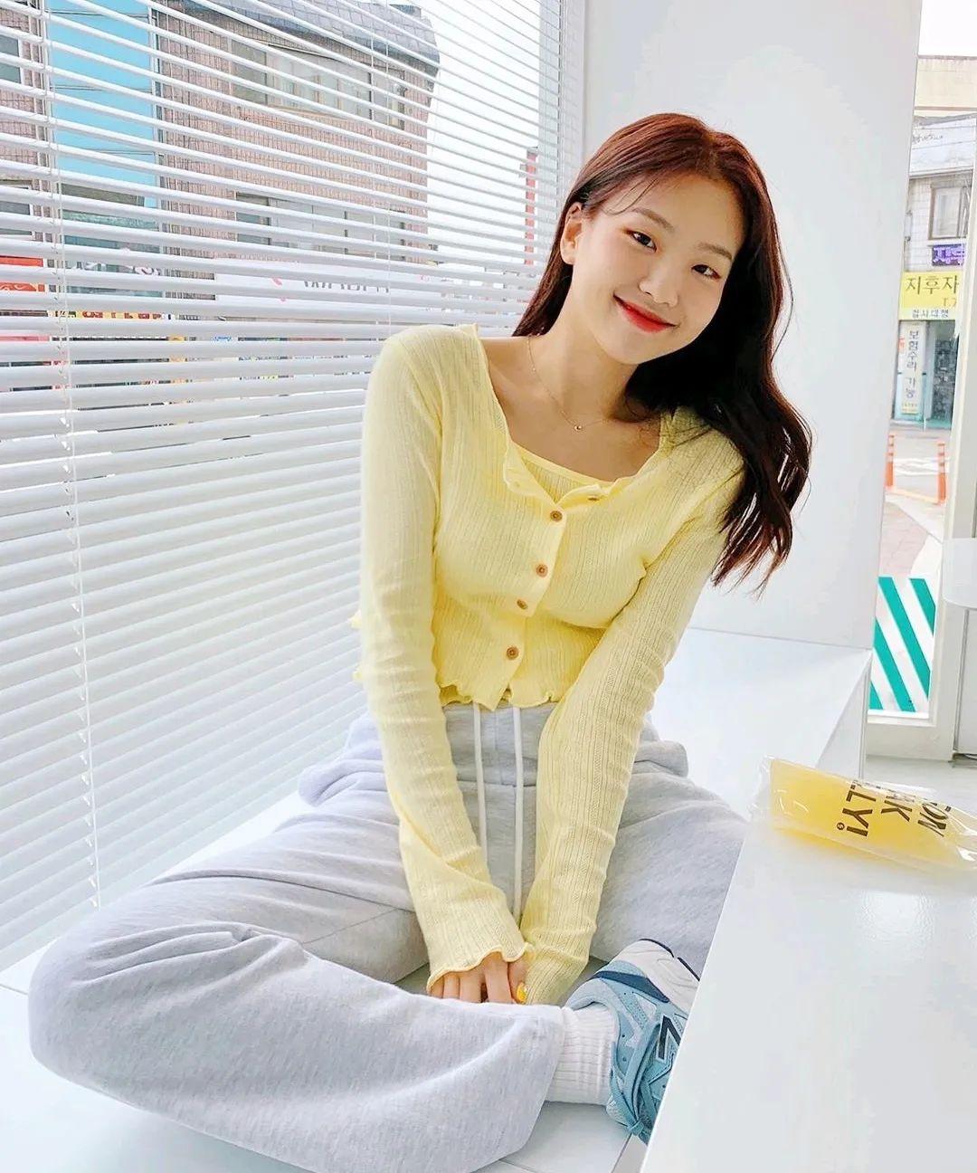 雪纺丝绒是什么面料，丝绒面料是什么面料（今年流行“云朵裤”）