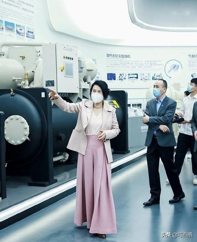 70年代时尚精英，中国70年代流行衣服（67岁穿衣真有风格）