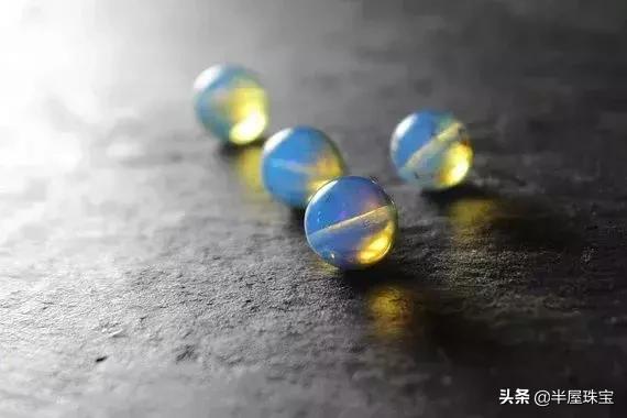 琥珀是什么样子的，琥珀长什么样子（唯一能“变色”的琥珀）