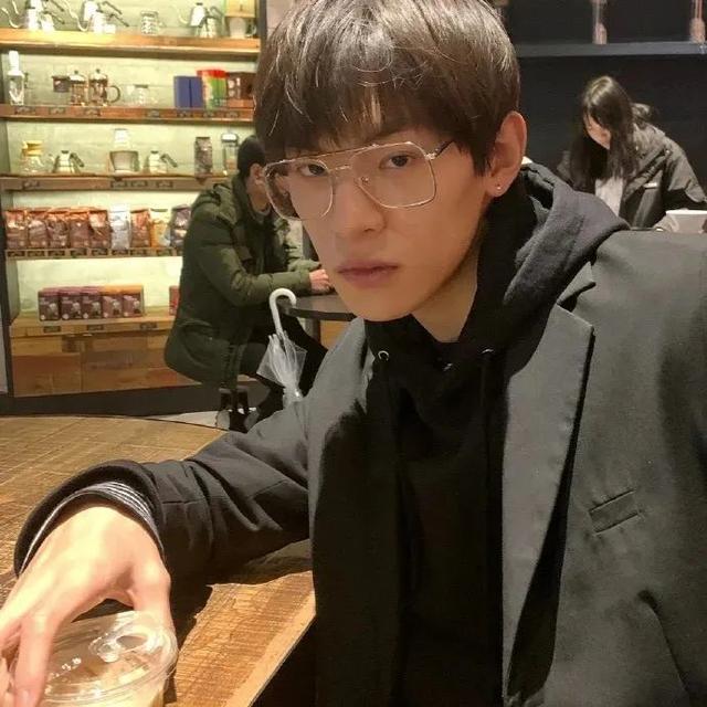 男头。忘掉种过的花，微信头像，男头。忘掉种过的花，重新开始。（“其实我不太懂喜欢）