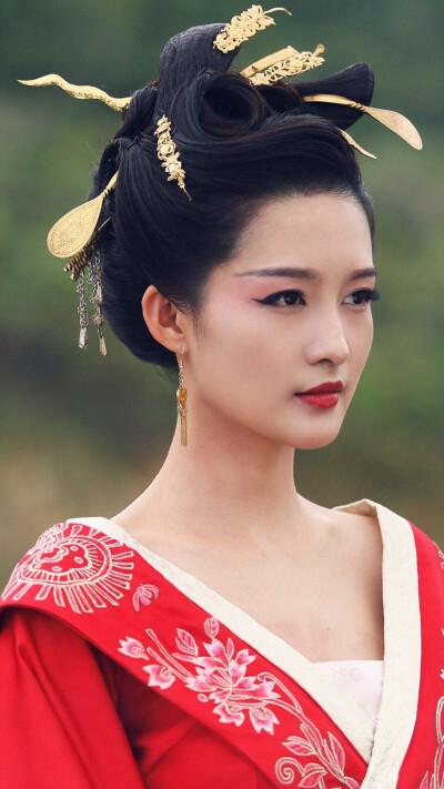 李沁和孙怡的对比照，李沁孙怡迷之撞脸（孙怡和李沁的长相区别到底在哪）