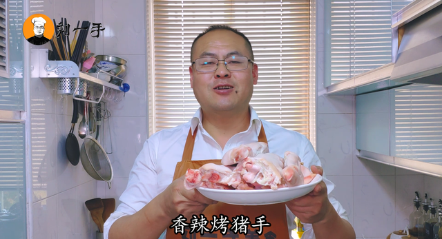 烤箱怎么烤猪腿肉，烤箱怎么烤羊腿肉怎么做好吃（想吃烤猪蹄不用出去买）