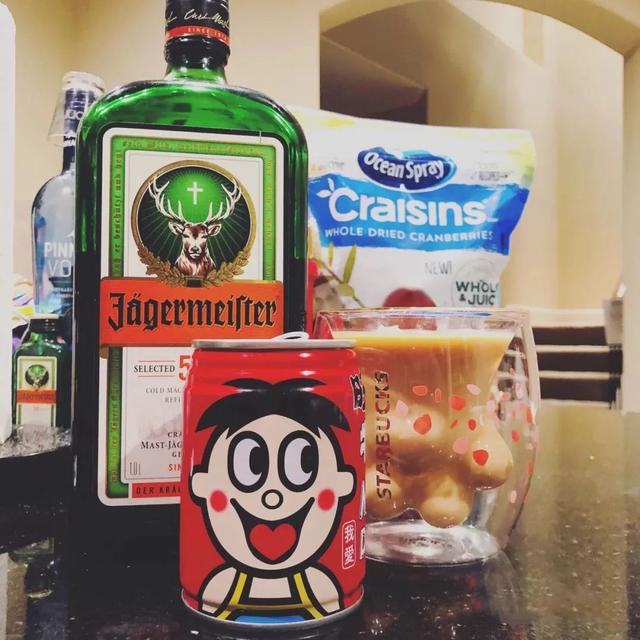 野格配红牛下一句，野格配红牛下一句是啥英文（野格配红牛，一杯解千愁）