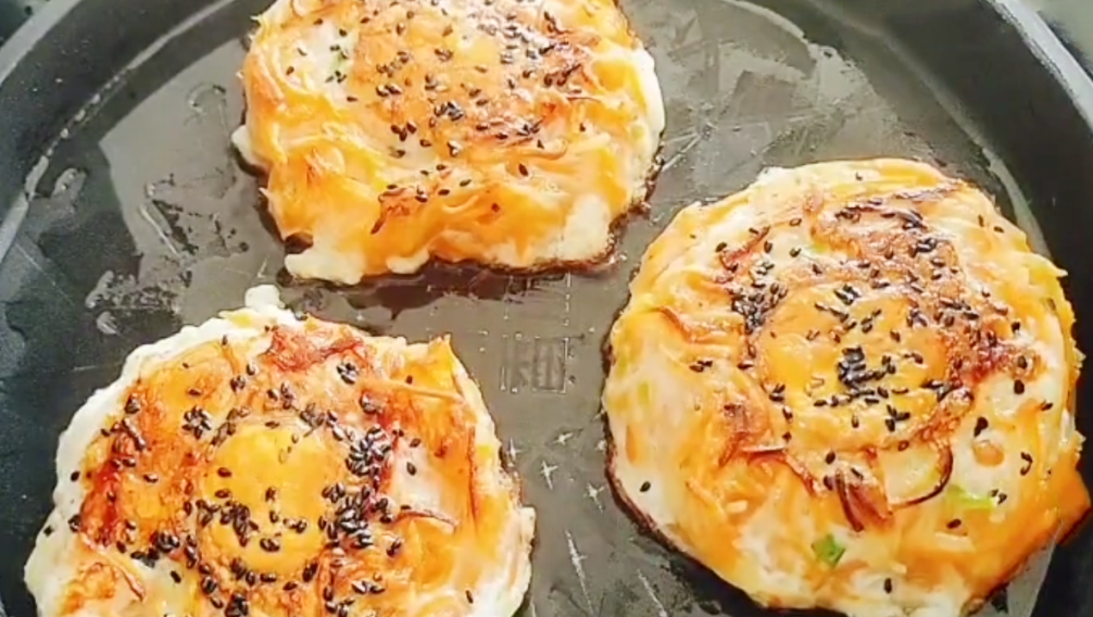 圖片[6]-【胡蘿卜絲雞蛋餅】做法步驟圖 補(bǔ)鈣明目長(zhǎng)個(gè)子 孩子也喜歡吃-起舞食譜網(wǎng)