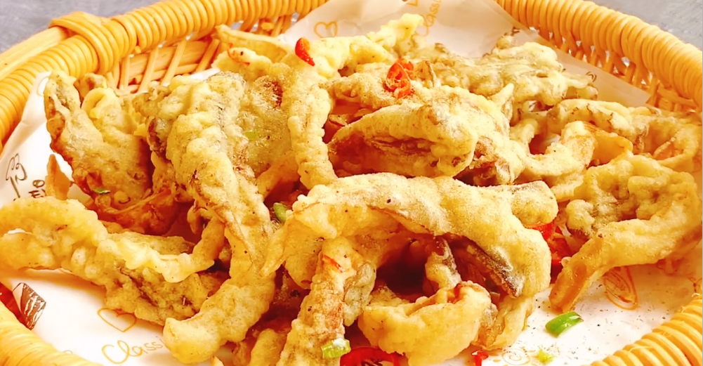 【椒鹽干炸蘑菇】做法步驟圖 要不要焯水？手把手教你 外酥里-起舞食譜網