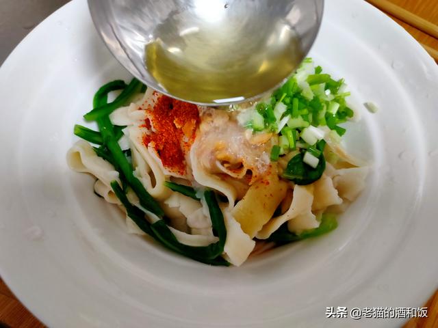 家常削面怎样做，家常刀削面怎么做（冬天就好这一口油泼刀削面）