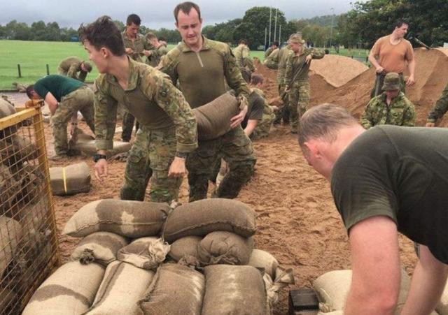 打沙袋对身体有什么好处，打沙袋能减肥吗（沙袋明明挡不住子弹）