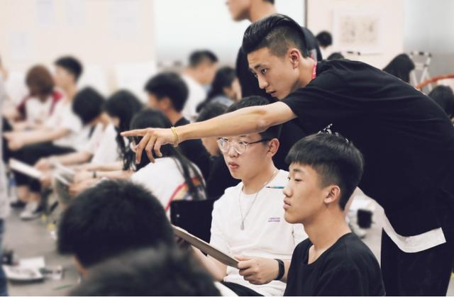 全日制普通高校本科和本科的区别，全日制高校本科和本科有什么区别（本科分为“大学”和“学院”）