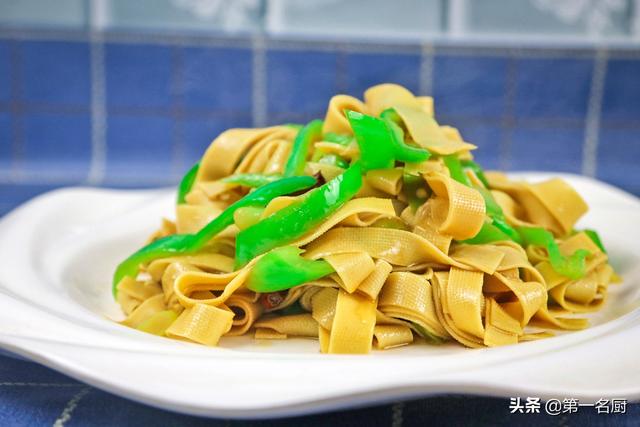 千张怎么炒好吃，炒千张怎么做好吃（大厨教你做青椒炒千张）