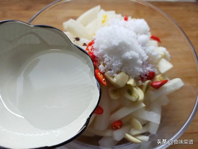 怎么腌制白萝卜又脆又好吃，白萝卜怎么腌制好吃又脆（还是传统做法实用）
