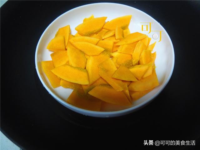 海参汤怎么做最简单又好吃，金汤海参不一定非要在饭店吃