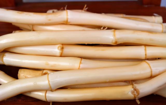 芦苇根的功效与作用，芦苇根煮水的功效与作用（有一道材料“特殊”的菜）