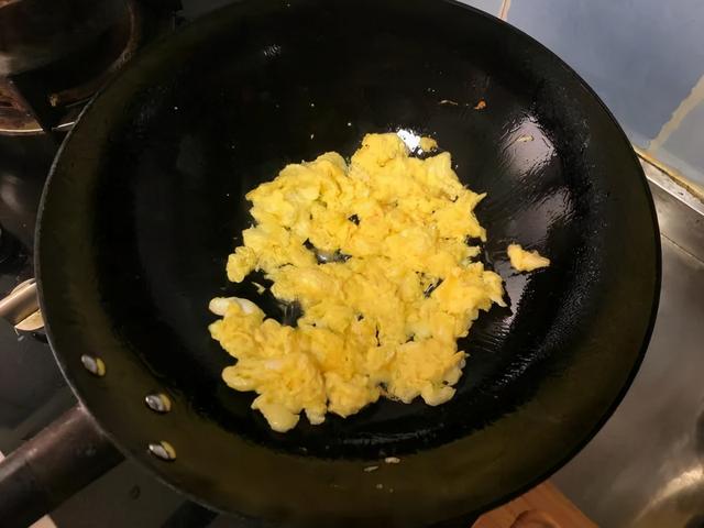小瓜炒鸡蛋的做法，角瓜炒鸡蛋家常做法（年夜饭必备的家常菜）