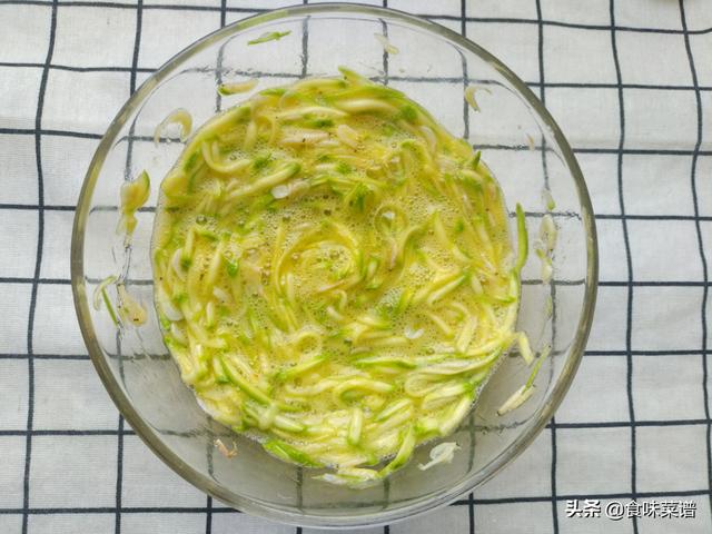 各种烙饼的做法，各种烙饼的做法大全（“末伏烙饼摊鸡蛋”）