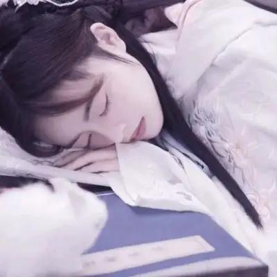 小清新：曲终人散皆是梦，繁华落尽一场空。，曲终人散梦一场微信（[诗意网名古风头像]叶落聚中人散）