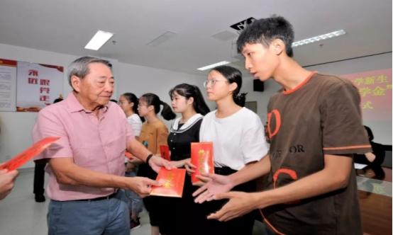 国家励志奖学金多少钱，昆明文理学院奖学金标准助学金评定标准（大学至少有5种奖学金）