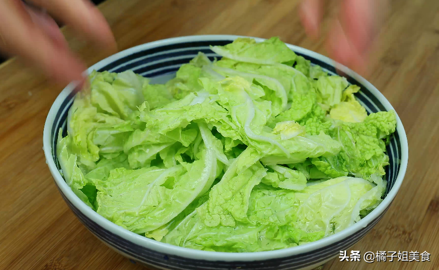 图片[2]-【白菜鸡蛋粉丝汤】做法步骤图 冬季暖心必备 鲜美可口 营养又-起舞食谱网