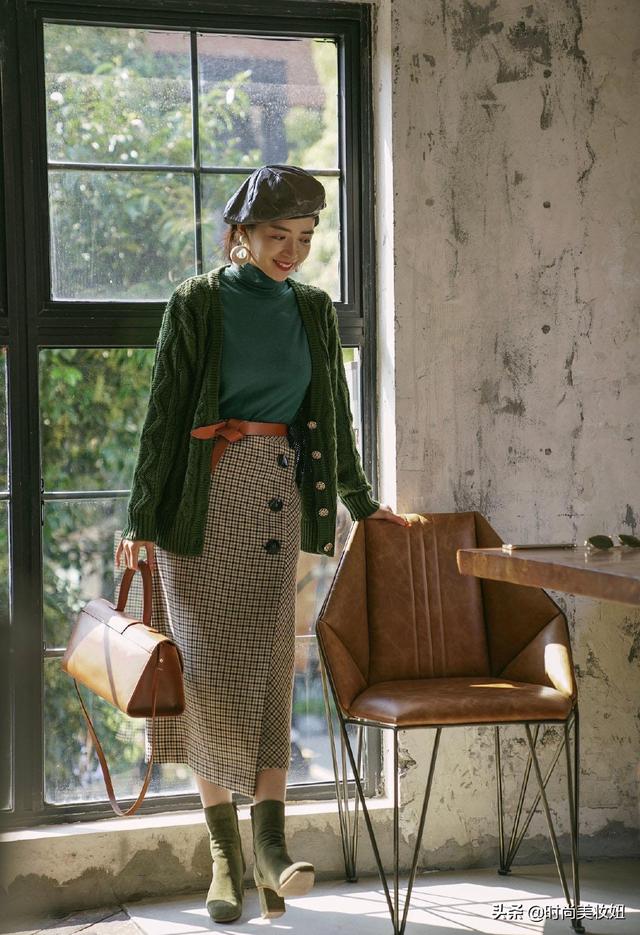开衫毛衣怎么搭配好看，开衫毛衣里面搭配什么（学三木博主用针织开衫配毛衣）