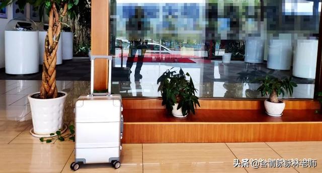 行李箱20寸有多大，行李箱26寸有多大（我们过国货90分金属登机箱使用心得。）