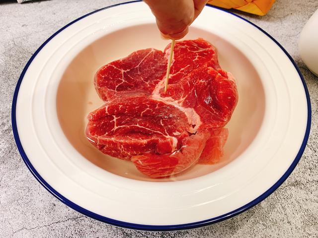 牛肉解冻妙招，老屠夫教我的解冻肉绝招
